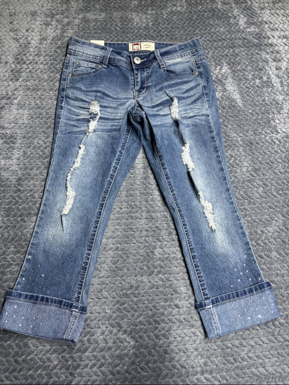lei Distressed Dark Blue Cropped Jeans with Cuffed Hem